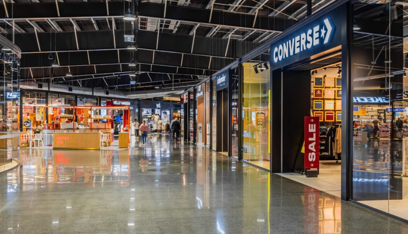 Modern shopping centre interior with retail kiosks and wide walkway design